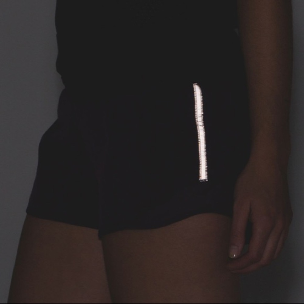 🍋Lululemon Hotty Hot Short! - Picture 4 of 8